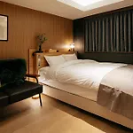 Hotel The Loop